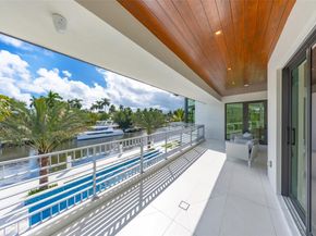 24 Fiesta Way, Fort Lauderdale FL 33301