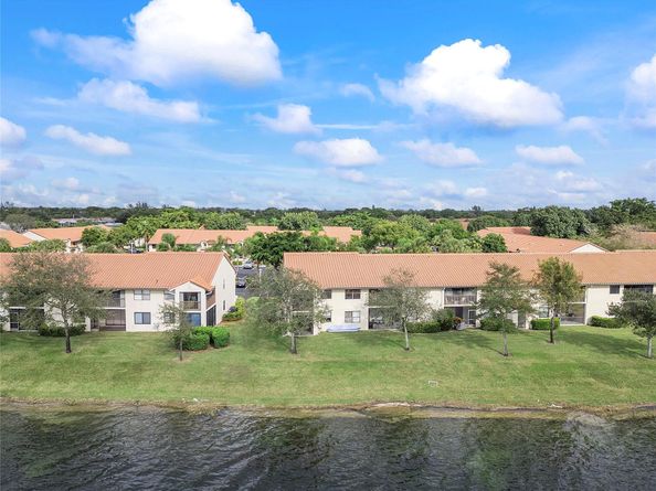 2112 Congressional Way 2112, Deerfield Beach FL 33442