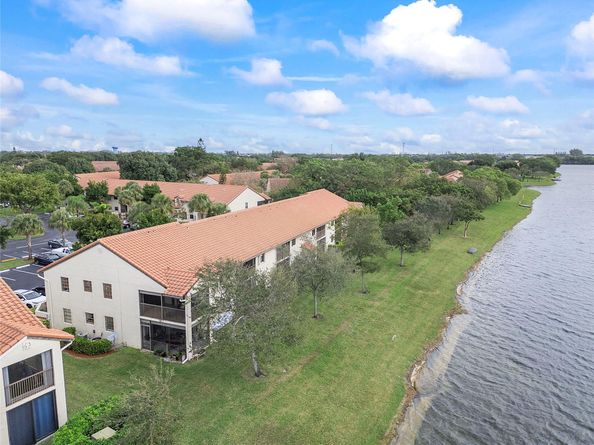 2112 Congressional Way 2112, Deerfield Beach FL 33442