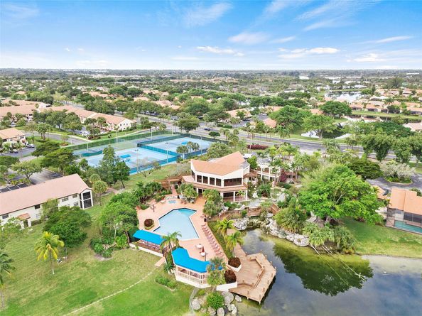 2112 Congressional Way 2112, Deerfield Beach FL 33442