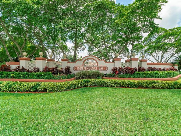 2112 Congressional Way 2112, Deerfield Beach FL 33442