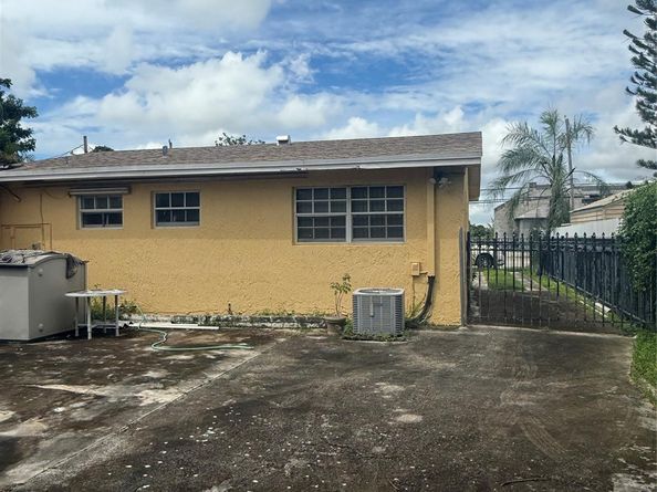 1270 NW 111th St, Miami FL 33167