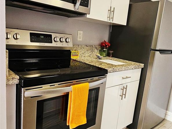 2000 NE 135th Street 605, North Miami FL 33181