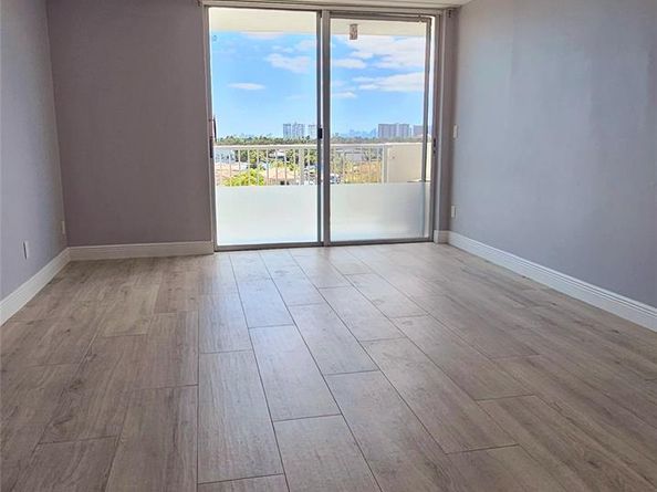 2000 NE 135th Street 605, North Miami FL 33181