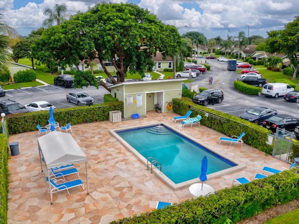 4289 Willow Pond Circle, West Palm Beach FL 33417