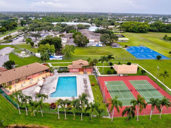 4289 Willow Pond Circle, West Palm Beach FL 33417