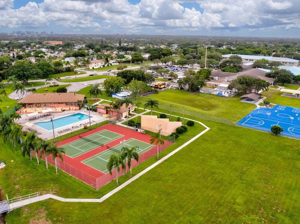 4289 Willow Pond Circle, West Palm Beach FL 33417