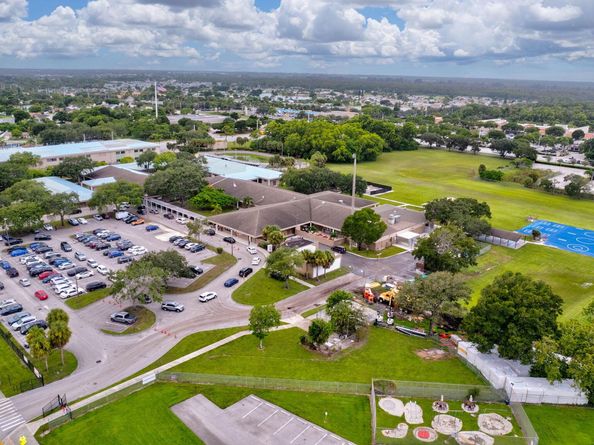 4289 Willow Pond Circle, West Palm Beach FL 33417