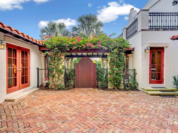 225 Pershing Way, West Palm Beach FL 33401