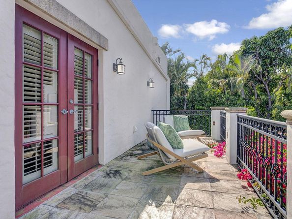 225 Pershing Way, West Palm Beach FL 33401