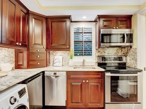 225 Pershing Way, West Palm Beach FL 33401