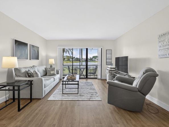 1110 Green Pine Boulevard G1, West Palm Beach FL 33409