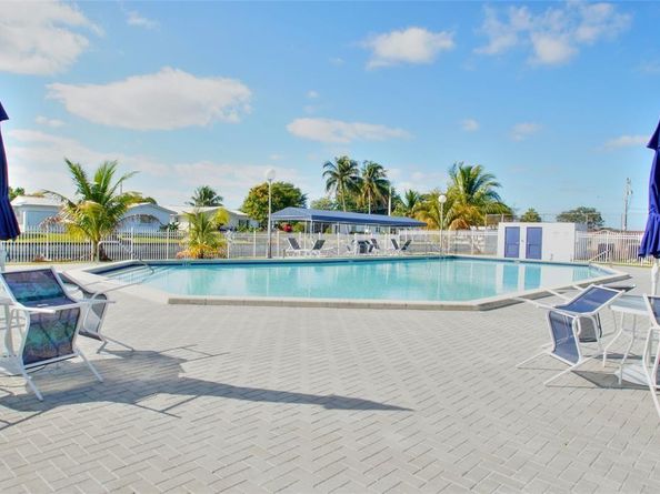 8305 NW 61st St 209, Tamarac FL 33321