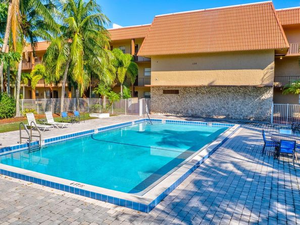 120 Sparrow Drive 213, Royal Palm Beach FL 33411