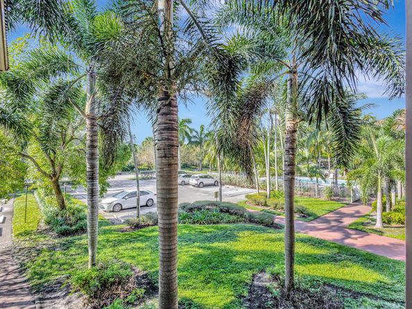 120 Sparrow Drive 213, Royal Palm Beach FL 33411
