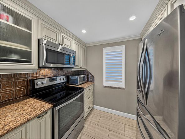 3150 NE 48th Ct 410, Lighthouse Point FL 33064