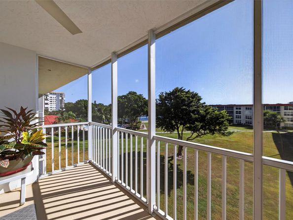 3150 NE 48th Ct 410, Lighthouse Point FL 33064