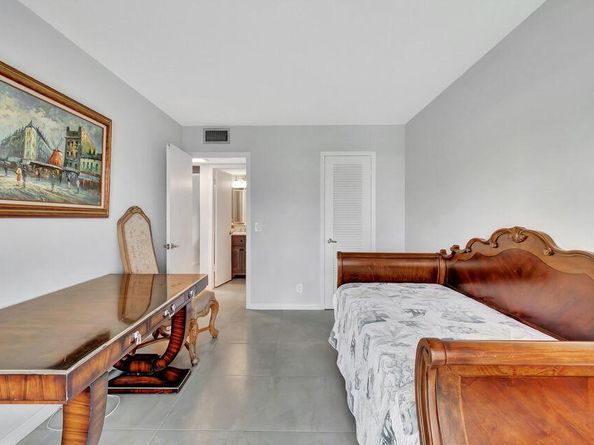 150 Dorset D 150, Boca Raton FL 33434