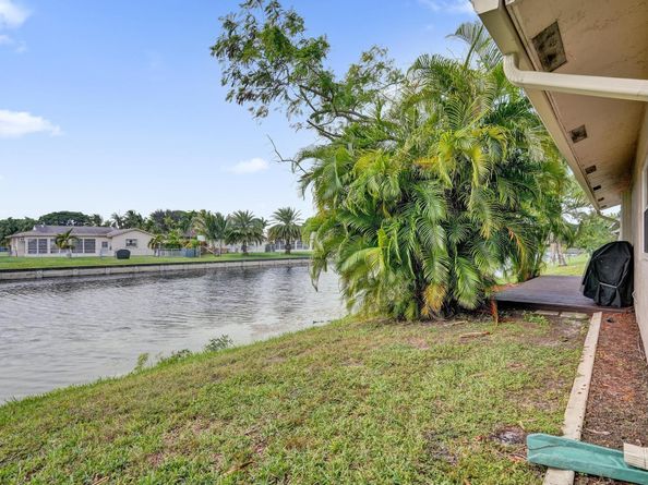 7625 NW 88th Way, Tamarac FL 33321