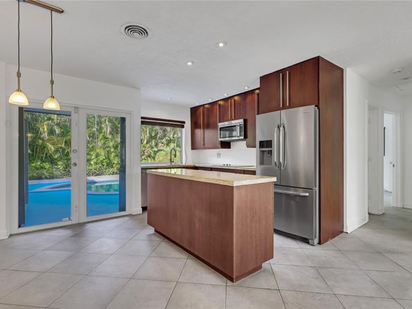 2031 NW 39TH Ct, Oakland Park FL 33309