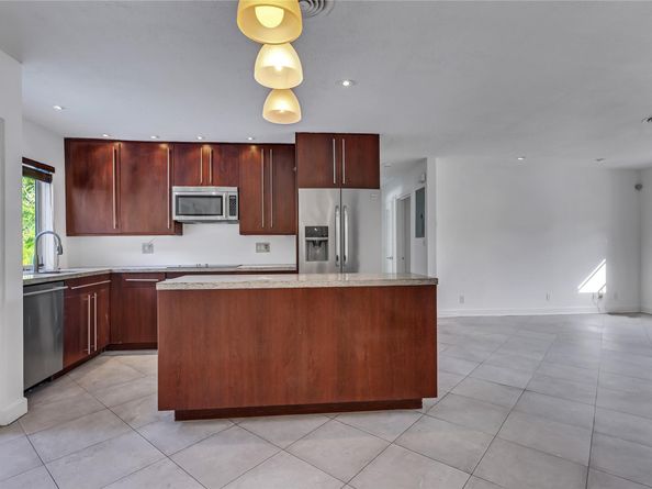 2031 NW 39TH Ct, Oakland Park FL 33309