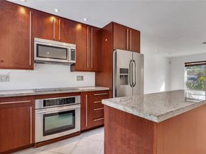 2031 NW 39TH Ct, Oakland Park FL 33309