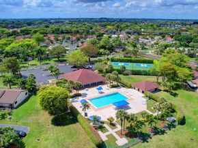 2 Cambridge Place, Boynton Beach FL 33426