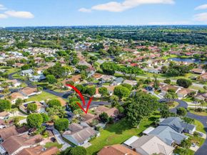 2 Cambridge Place, Boynton Beach FL 33426