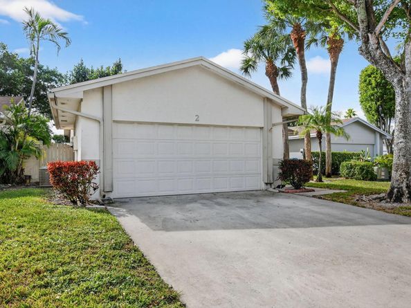 2 Cambridge Place, Boynton Beach FL 33426