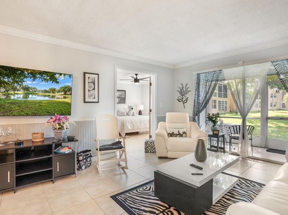 9281 Sunrise Lakes Blvd 101, Sunrise FL 33322