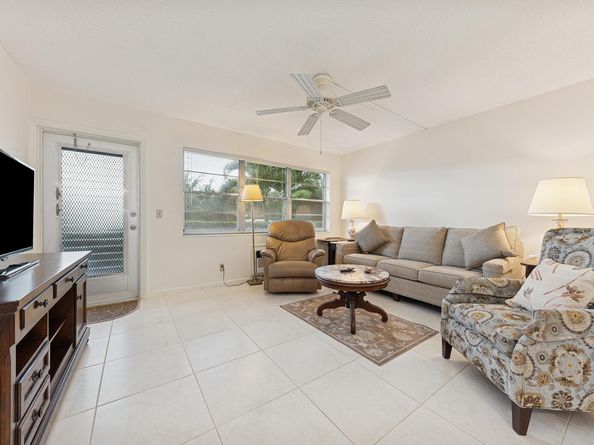 116 Windsor F, West Palm Beach FL 33417