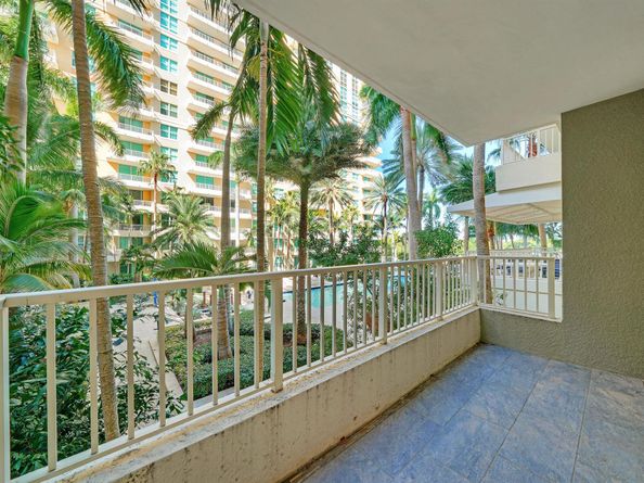 625 Casa Loma Boulevard 207, Boynton Beach FL 33435