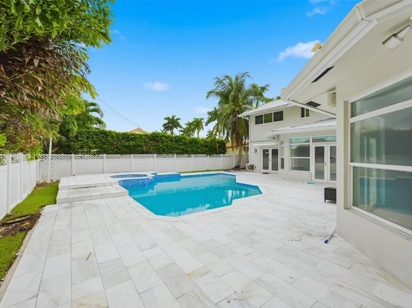 2026 NE 32nd Ave, Fort Lauderdale FL 33305