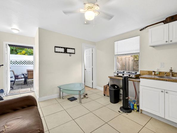 2673 NW 59th Ave, Margate FL 33063