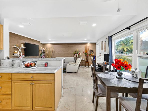 2673 NW 59th Ave, Margate FL 33063