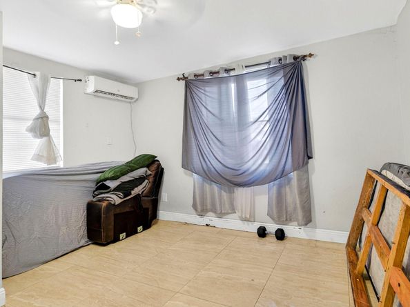 2673 NW 59th Ave, Margate FL 33063