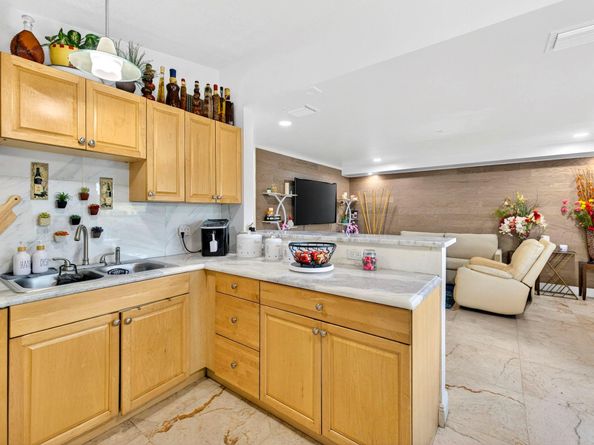 2673 NW 59th Ave, Margate FL 33063