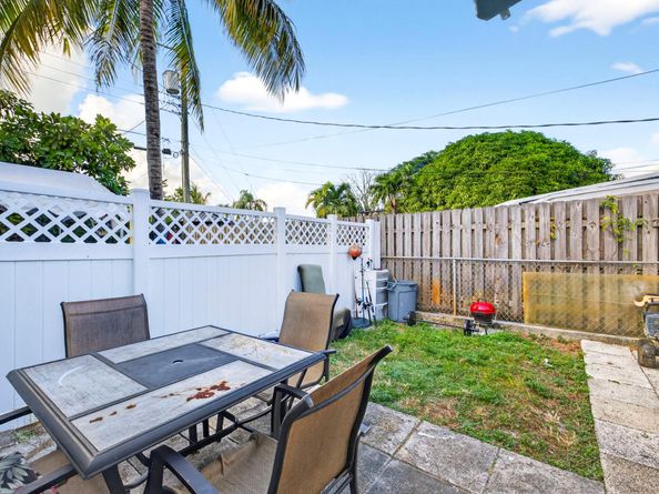 2673 NW 59th Ave, Margate FL 33063