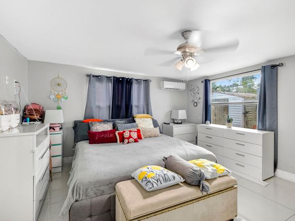 2673 NW 59th Ave, Margate FL 33063