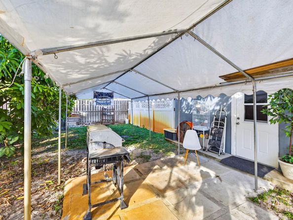 2673 NW 59th Ave, Margate FL 33063