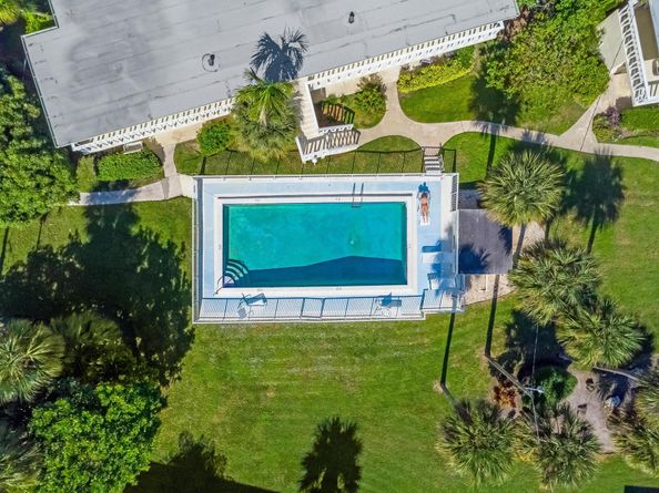 2755 NE 28th Ave C2, Lighthouse Point FL 33064