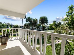 2755 NE 28th Ave C2, Lighthouse Point FL 33064