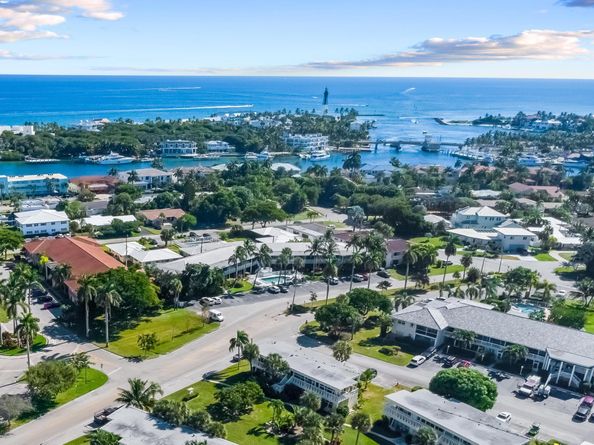 2755 NE 28th Ave C2, Lighthouse Point FL 33064