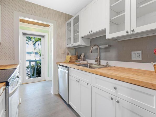 2755 NE 28th Ave C2, Lighthouse Point FL 33064