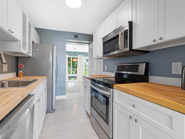 2755 NE 28th Ave C2, Lighthouse Point FL 33064