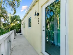 2755 NE 28th Ave C2, Lighthouse Point FL 33064