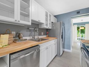 2755 NE 28th Ave C2, Lighthouse Point FL 33064