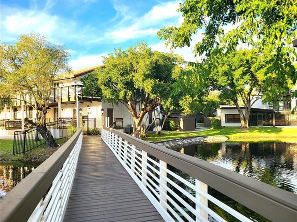 956 Mockingbird Ln, Plantation FL 33324