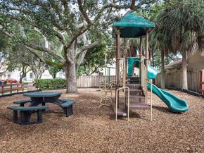 956 Mockingbird Ln, Plantation FL 33324