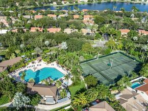 956 Mockingbird Ln, Plantation FL 33324